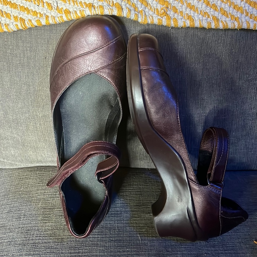 Aravon Mary Janes (9.5)